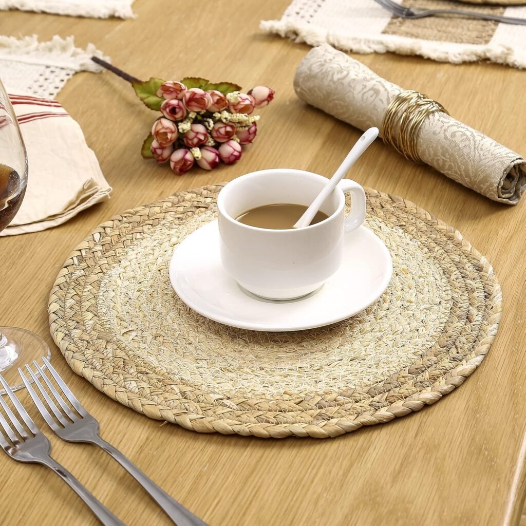 Set de table en fibres naturelles, esprit scandinave.