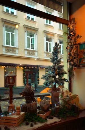 photo 1628235054897 3b1e1523fdba